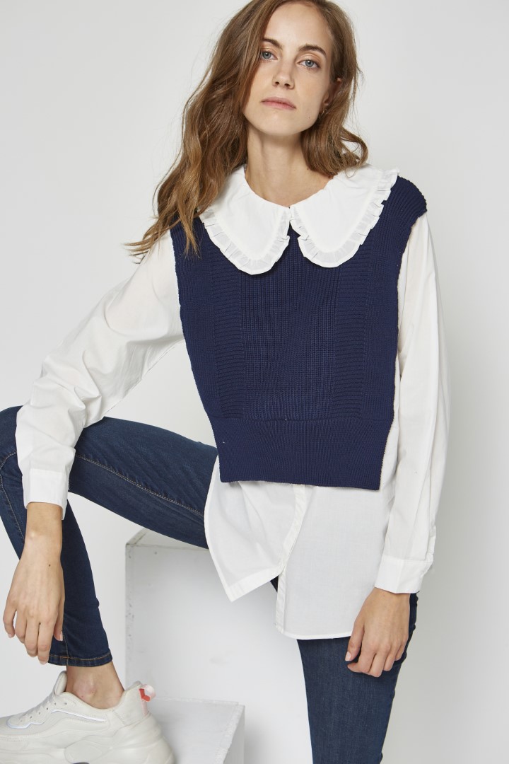Peter pan collar shirt combined with knit