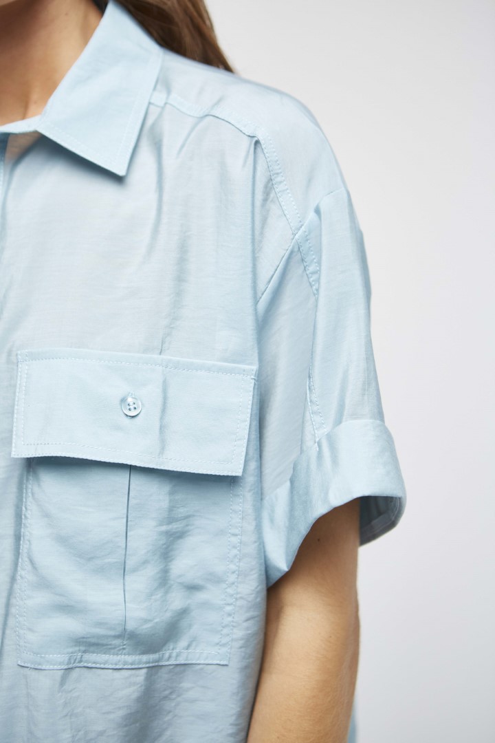 Uneven shirt with pockets