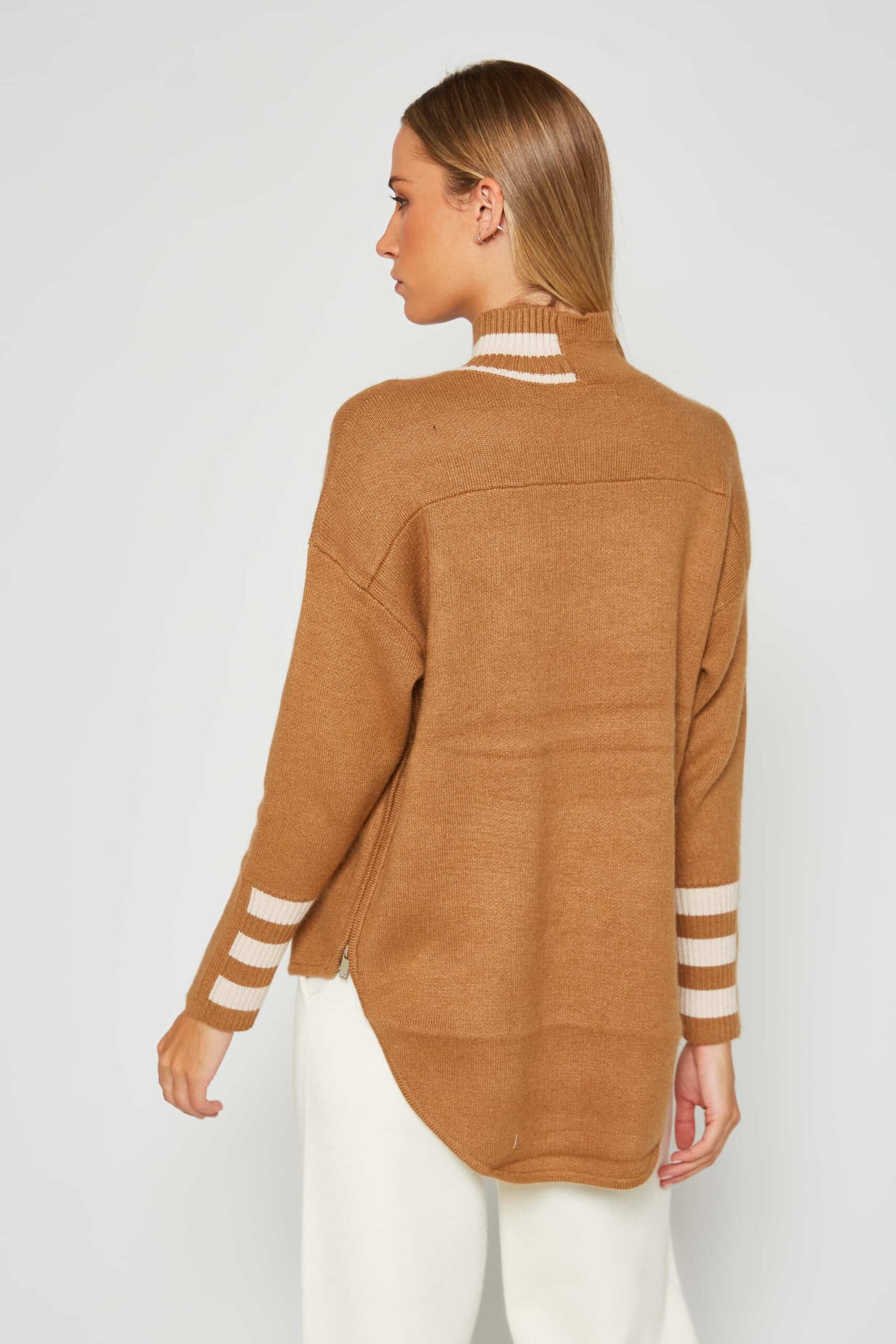 Sweater with stripe interior
