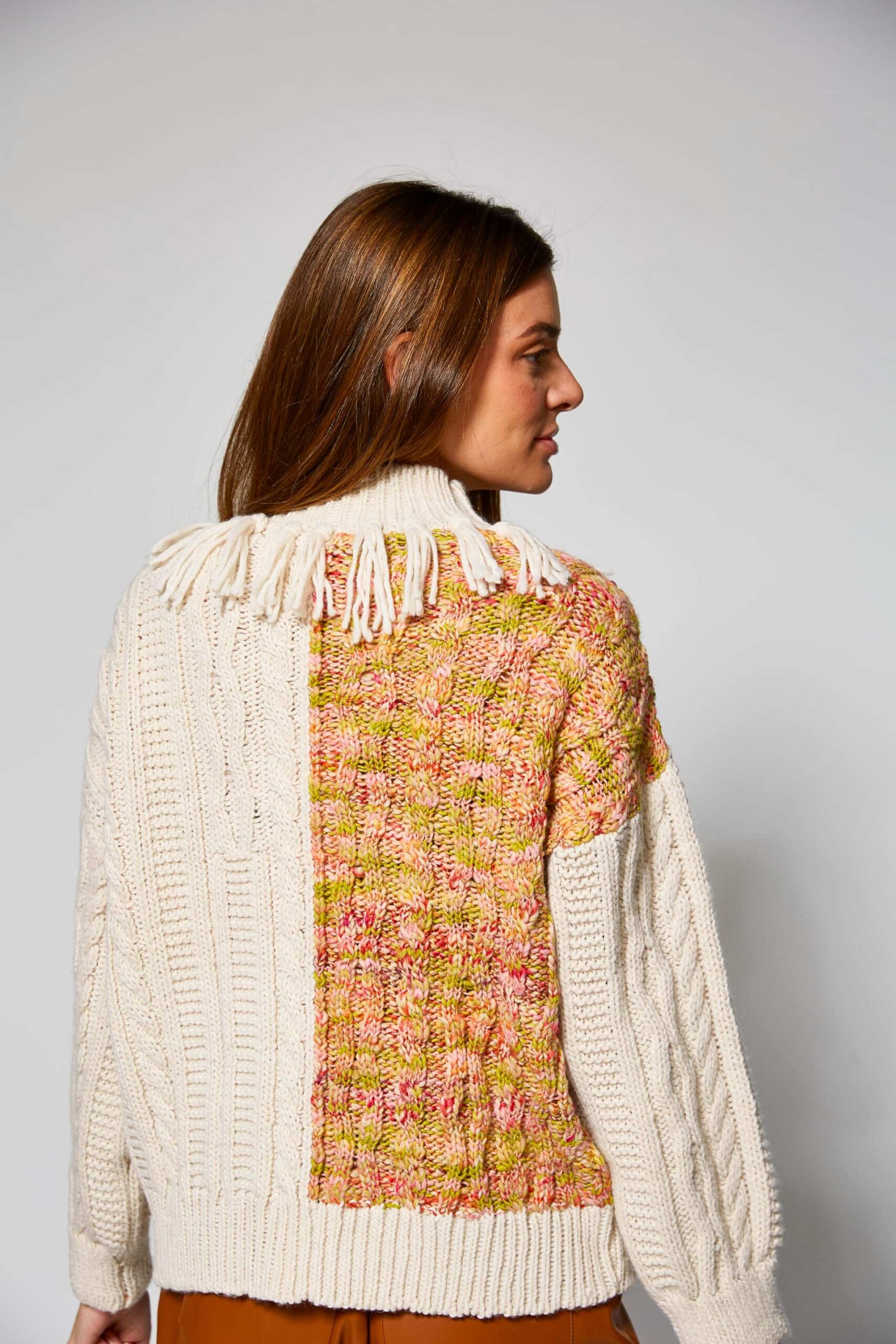 Combined sweater with fringes