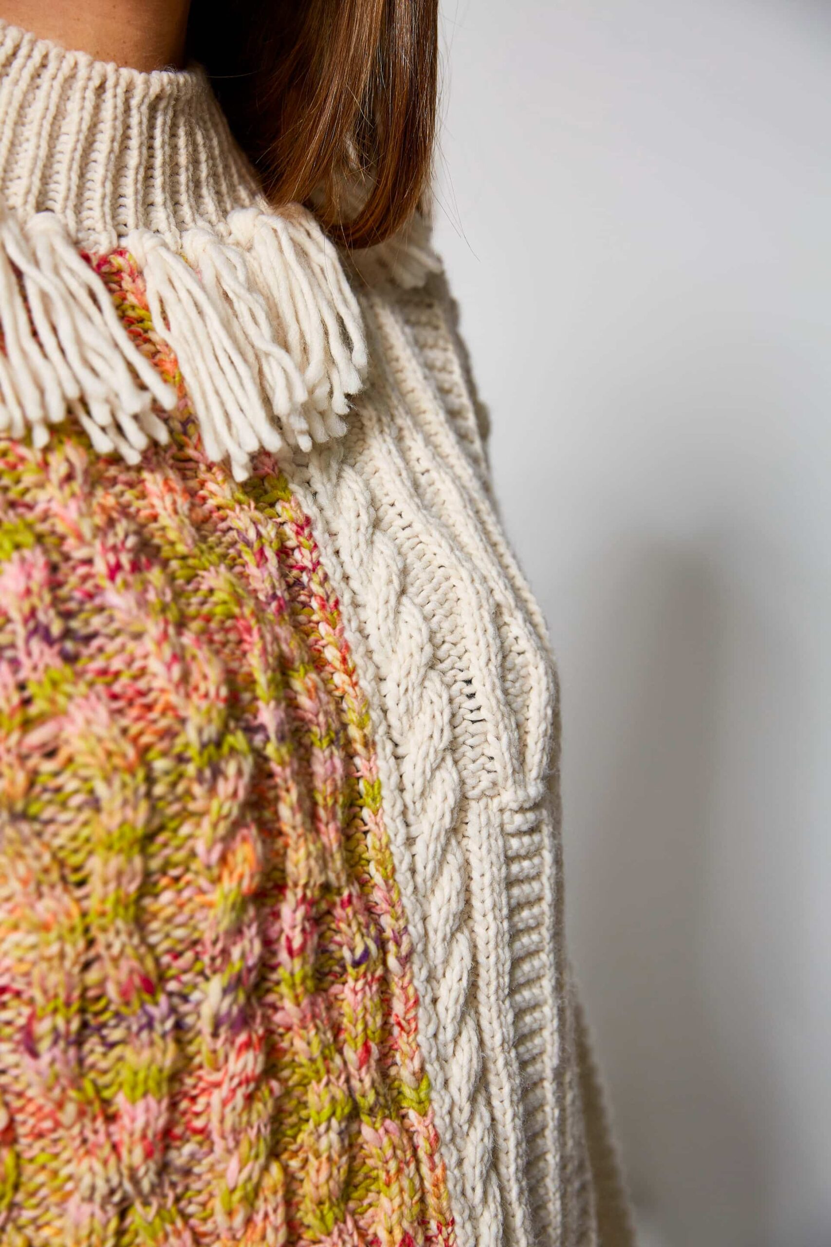 Combined sweater with fringes