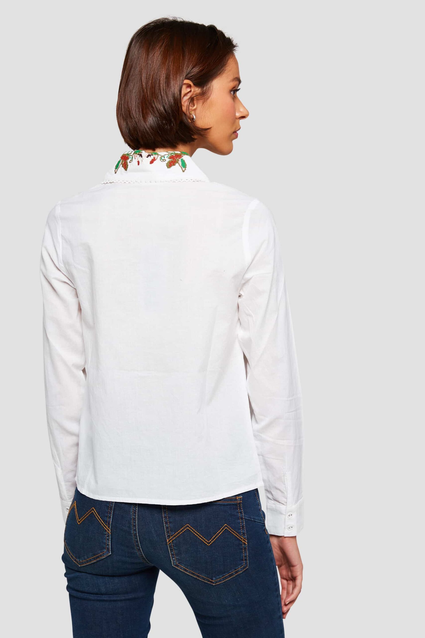 Shirt with embroidered collar