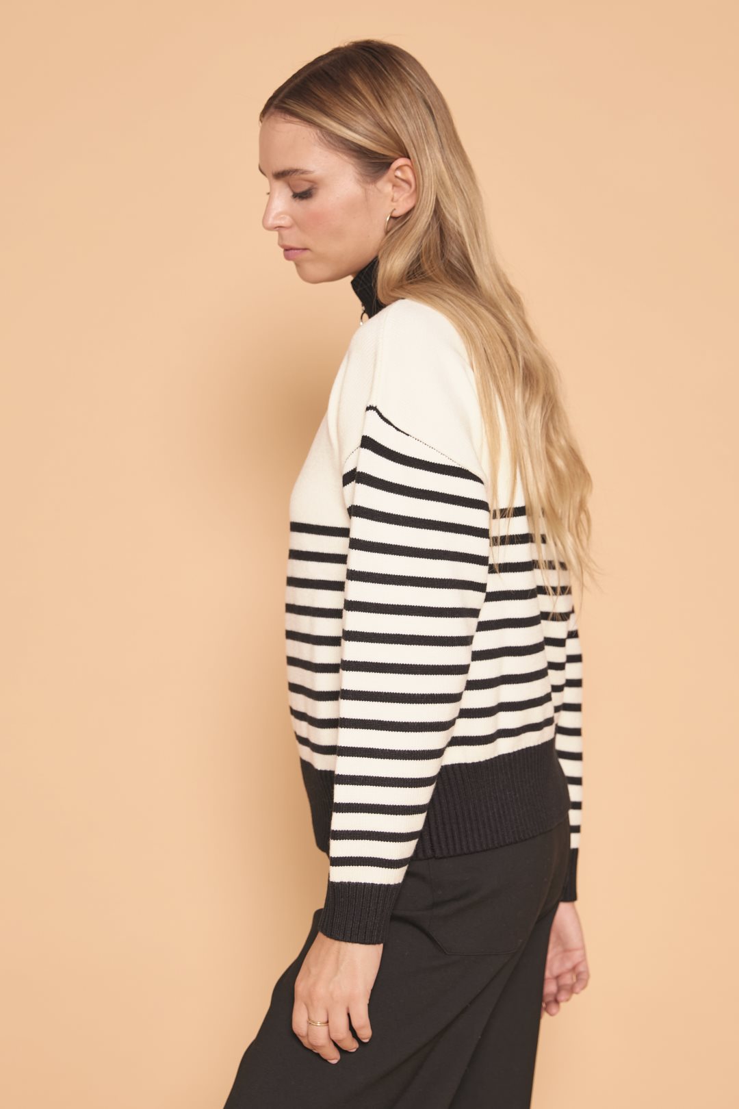 Two-tone striped sweater with zipper