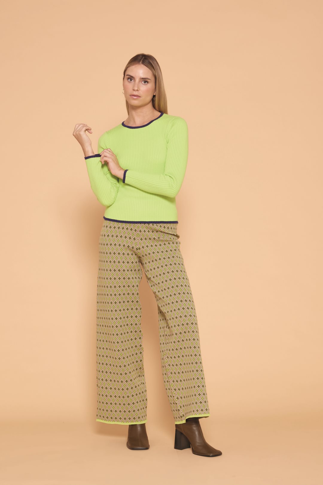 Ribbed sweater with contrasting edges
