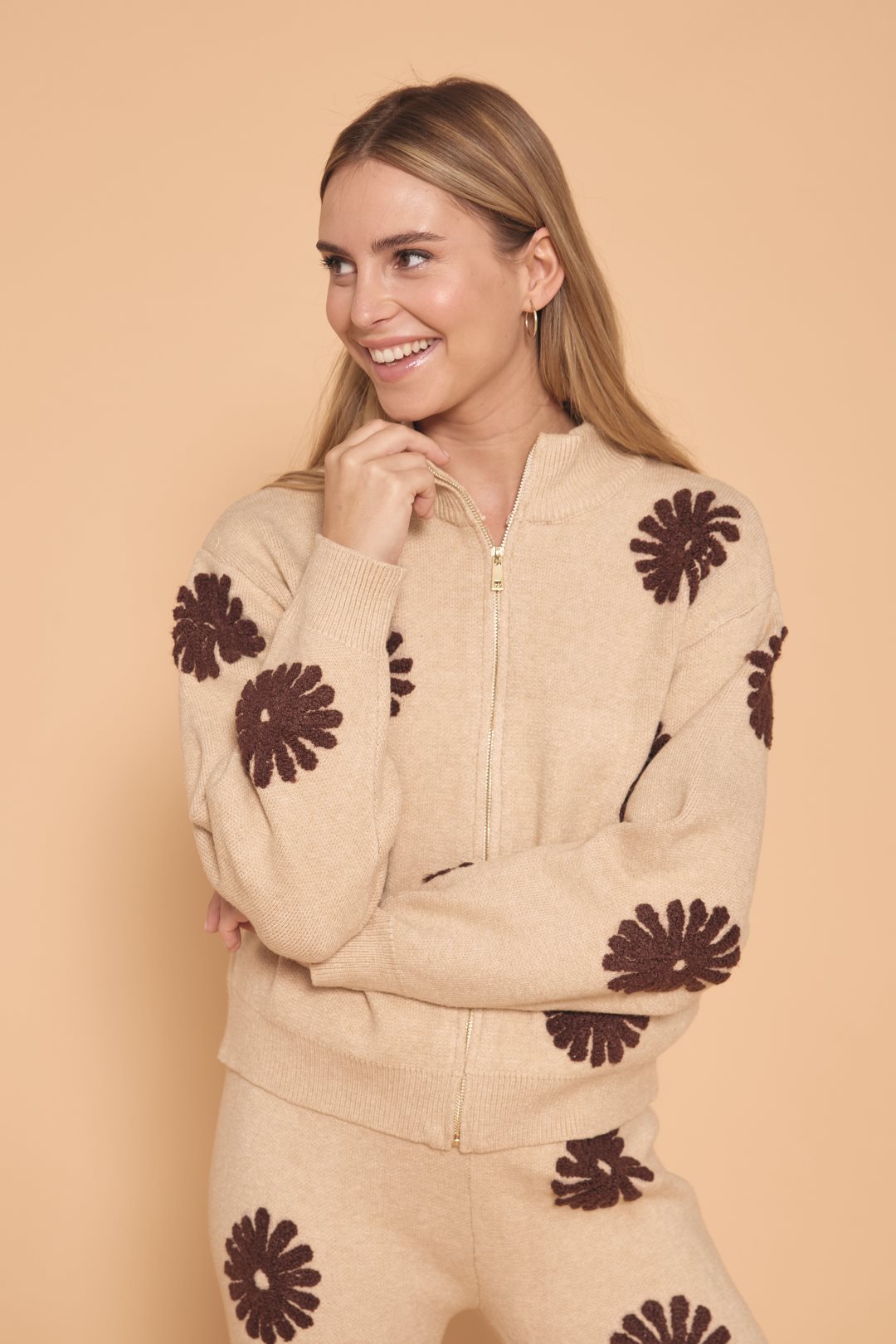 Knitted cardigan with flowers